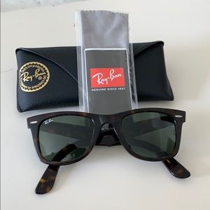 Ray-Ban Wayfarer 2140 tortoise shell frame
